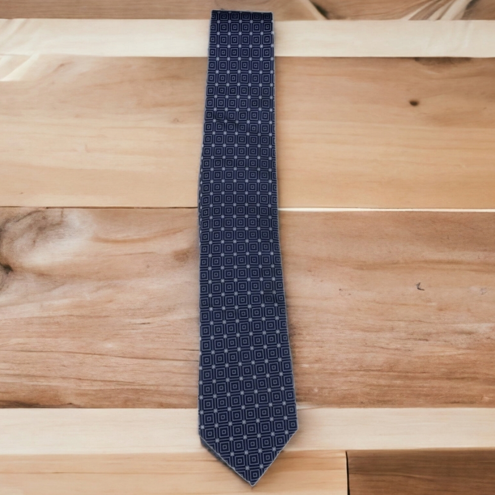 Donald Trump Signature Collection 100% silk blue tie